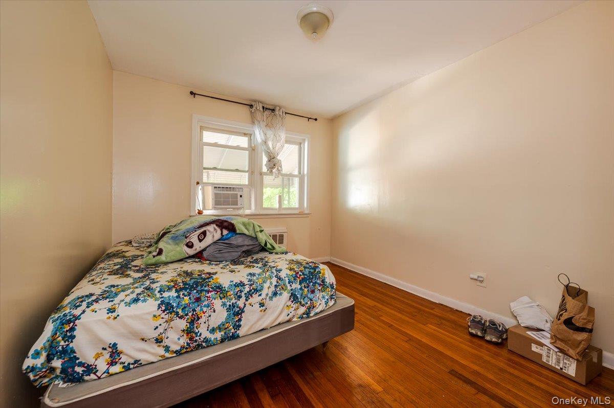 #20 photo, 1405 E 233rd Street, Bronx , NY 10466