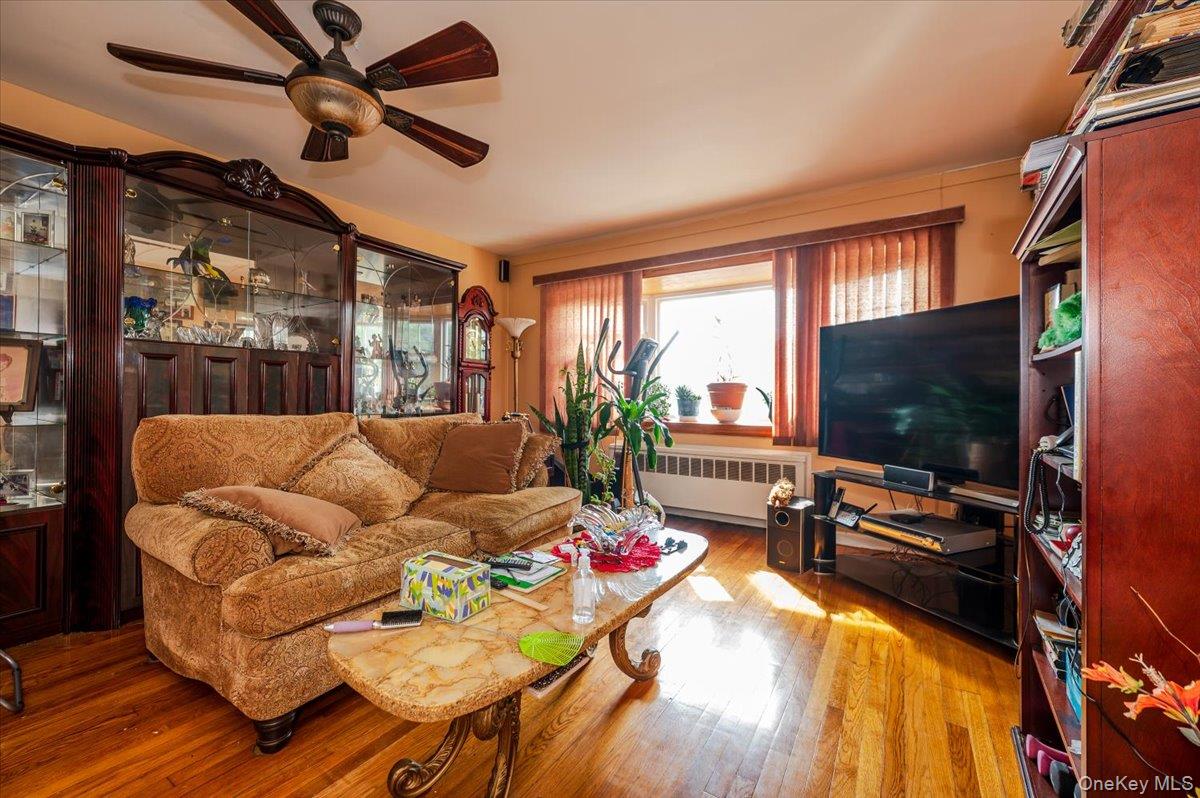 #4 photo, 1405 E 233rd Street, Bronx , NY 10466