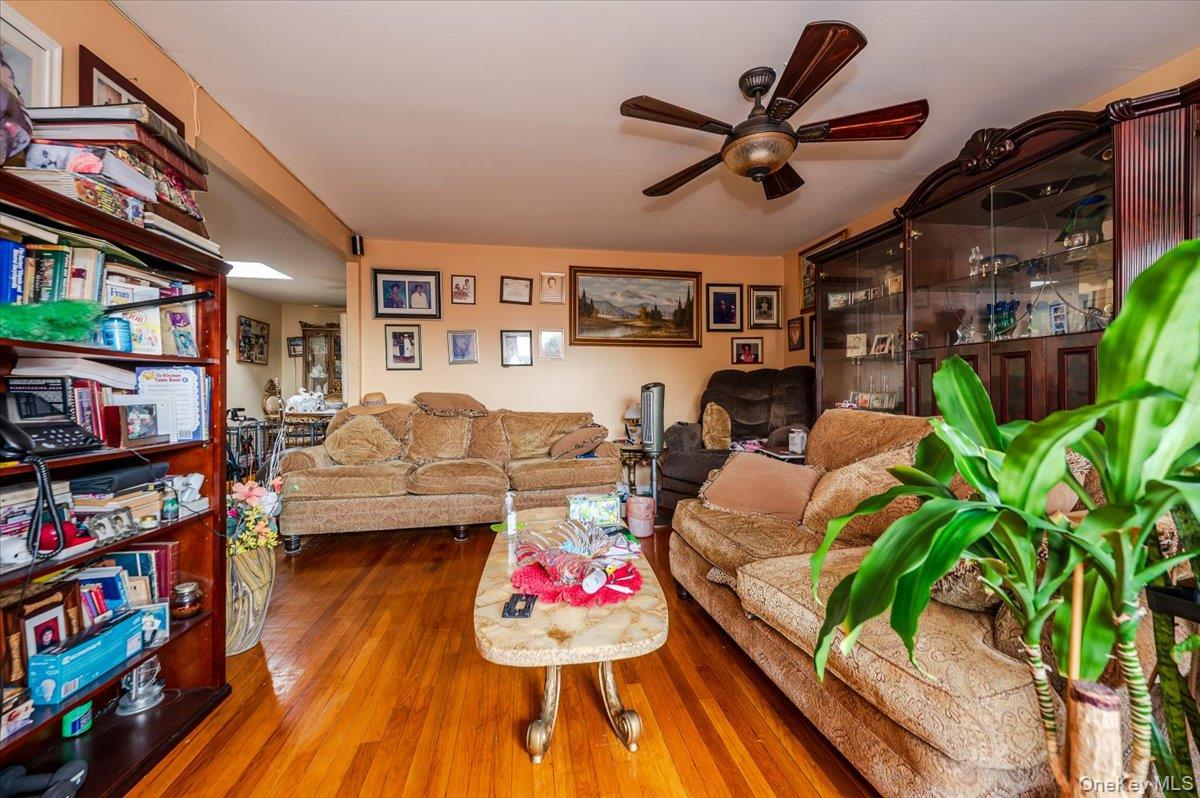 #5 photo, 1405 E 233rd Street, Bronx , NY 10466