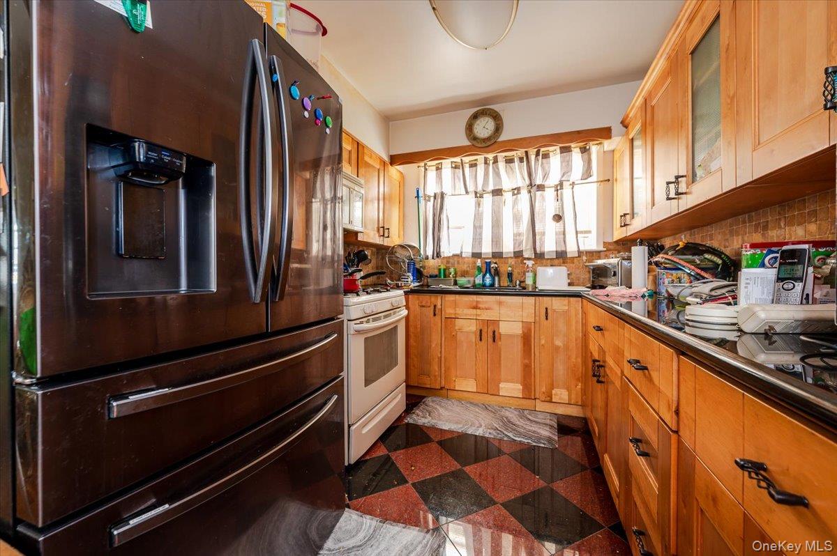 #8 photo, 1405 E 233rd Street, Bronx , NY 10466