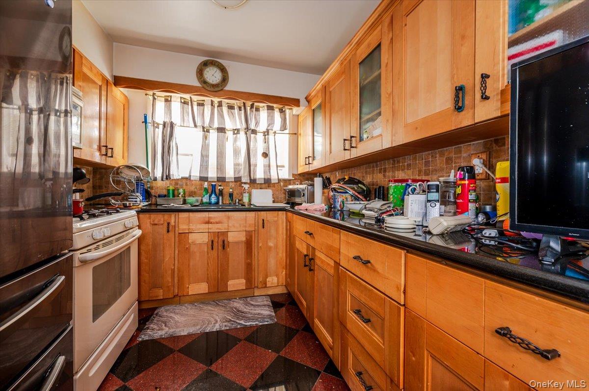 #9 photo, 1405 E 233rd Street, Bronx , NY 10466