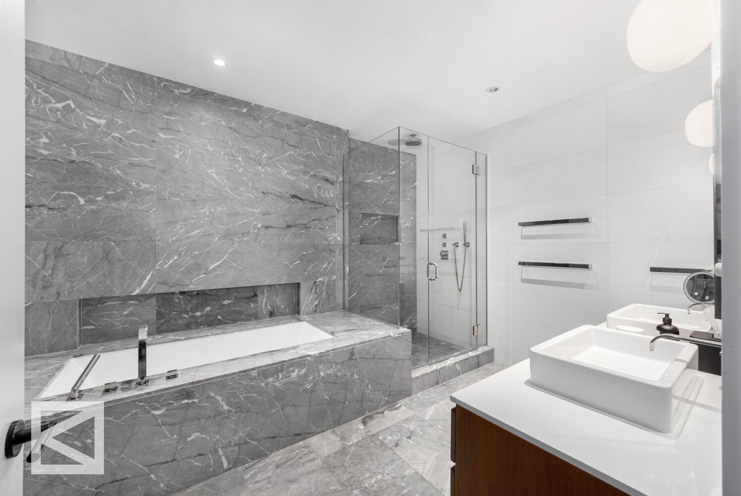 #20 photo, 32 W 18TH Street, Flatiron , NY 10011