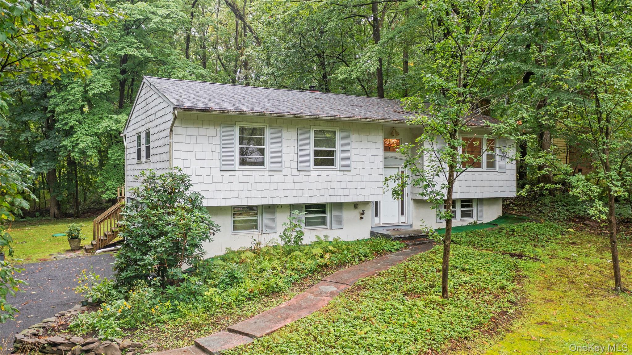 #1 photo, 32 Colonial Drive, Red Hook , NY 12571