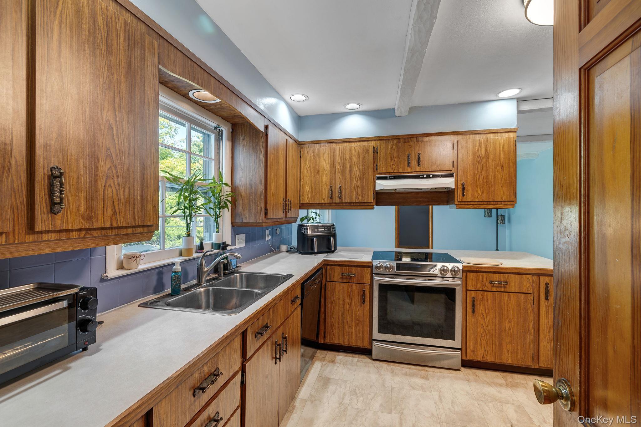 #13 photo, 47 Timberline Drive, Poughkeepsie , NY 12603