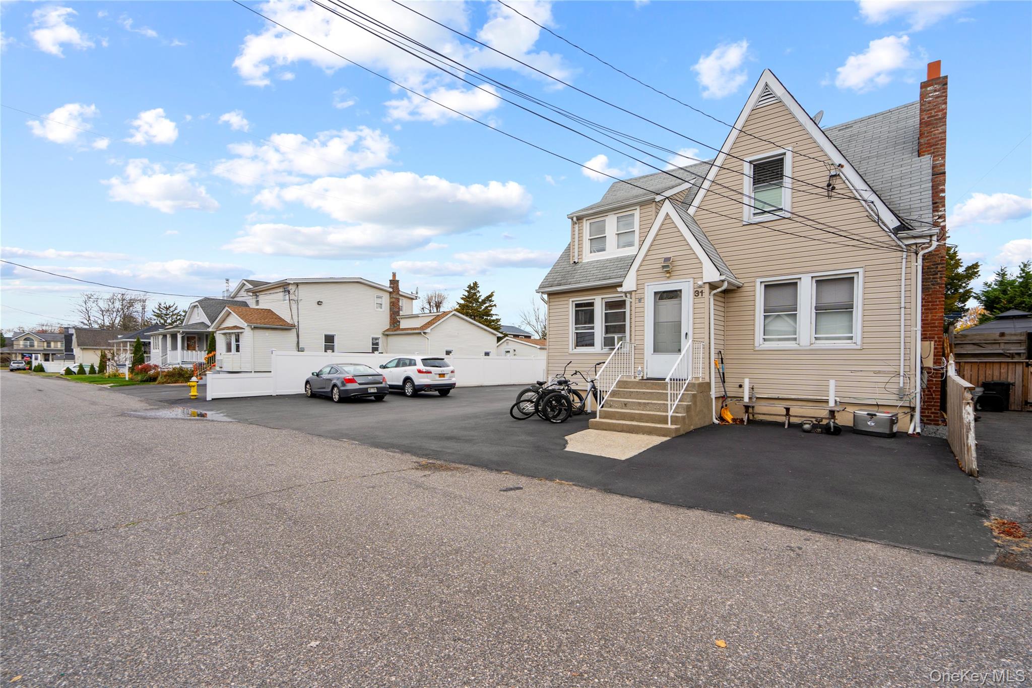 #1 photo, 31 Willoughby Place, West Islip , NY 11795