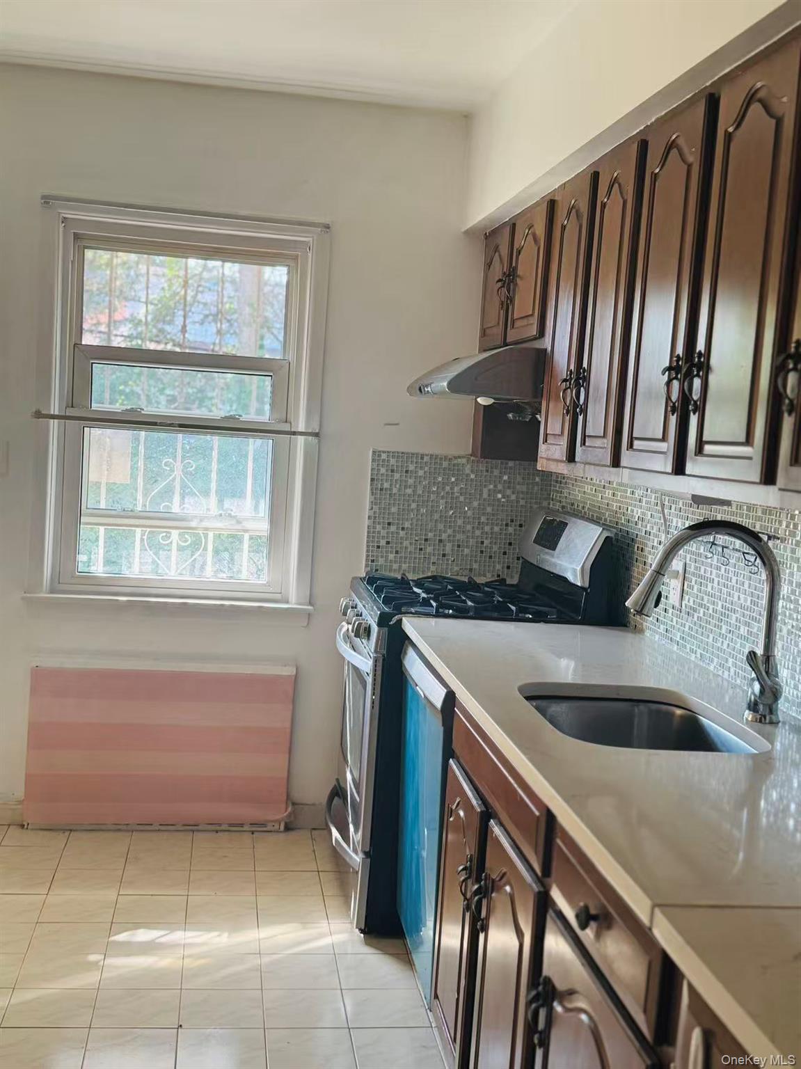 #7 photo, 199-28 24th Avenue, クイーンズ区 Whitestone , NY 11357