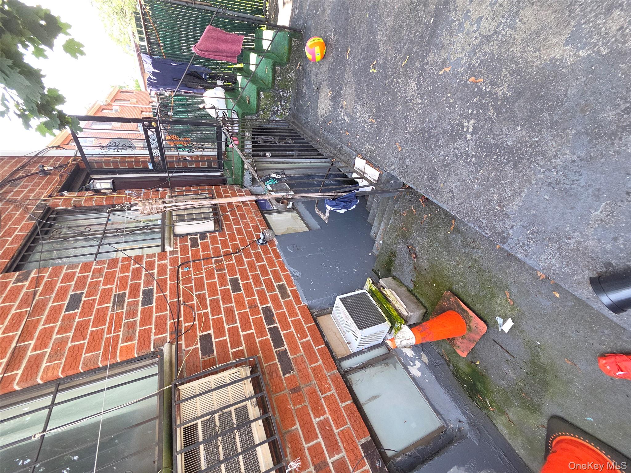 #3 photo, 10211 Strong Avenue, クイーンズ区 Corona , NY 11368