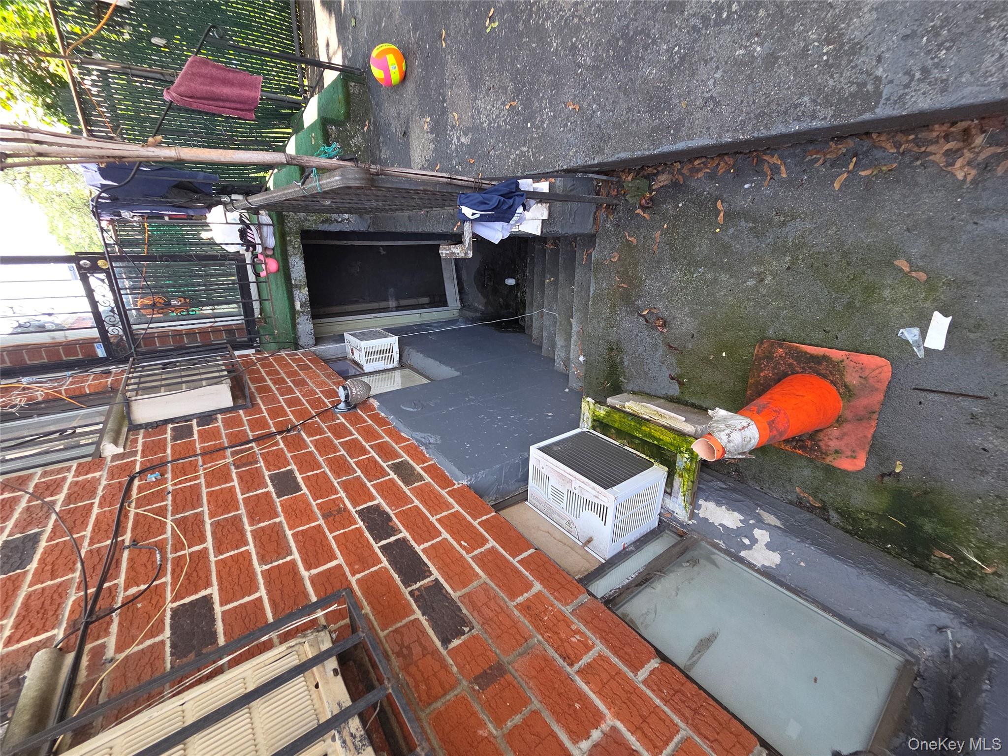 #4 photo, 10211 Strong Avenue, クイーンズ区 Corona , NY 11368