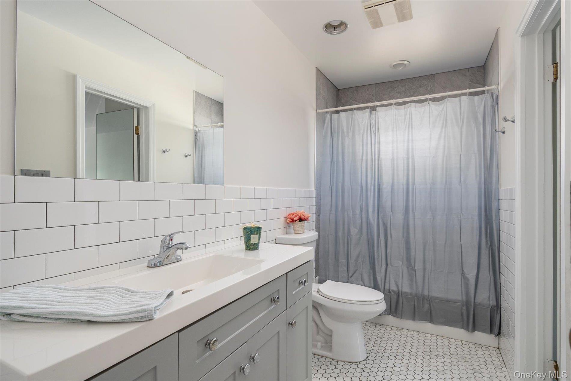 #7 photo, 2463 Rockville Centre Parkway, Oceanside , NY 11572