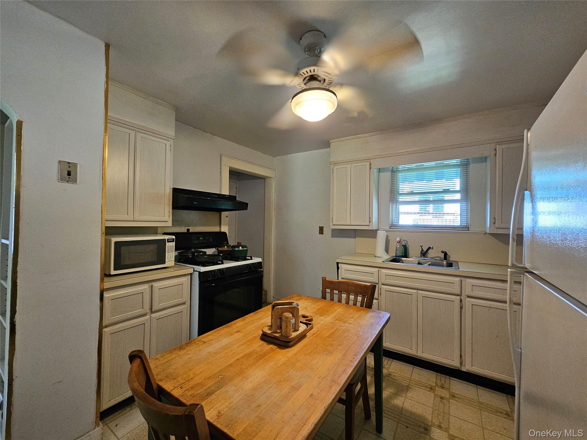 #11 photo, 28 Cross Street, Locust Valley , NY 11560