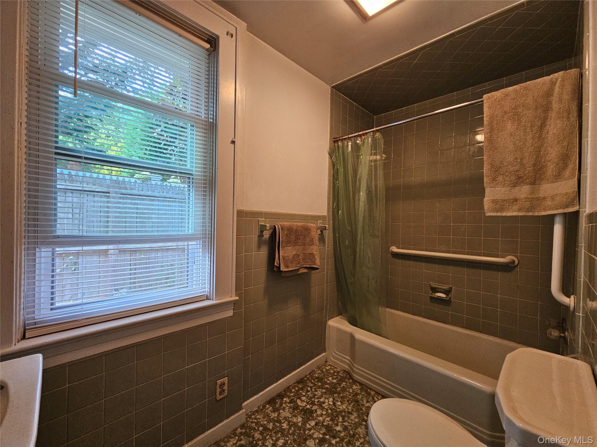 #13 photo, 28 Cross Street, Locust Valley , NY 11560