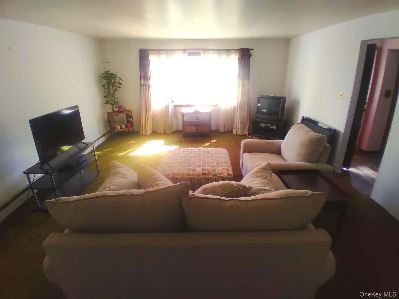 #8 photo, 28 Cross Street, Locust Valley , NY 11560