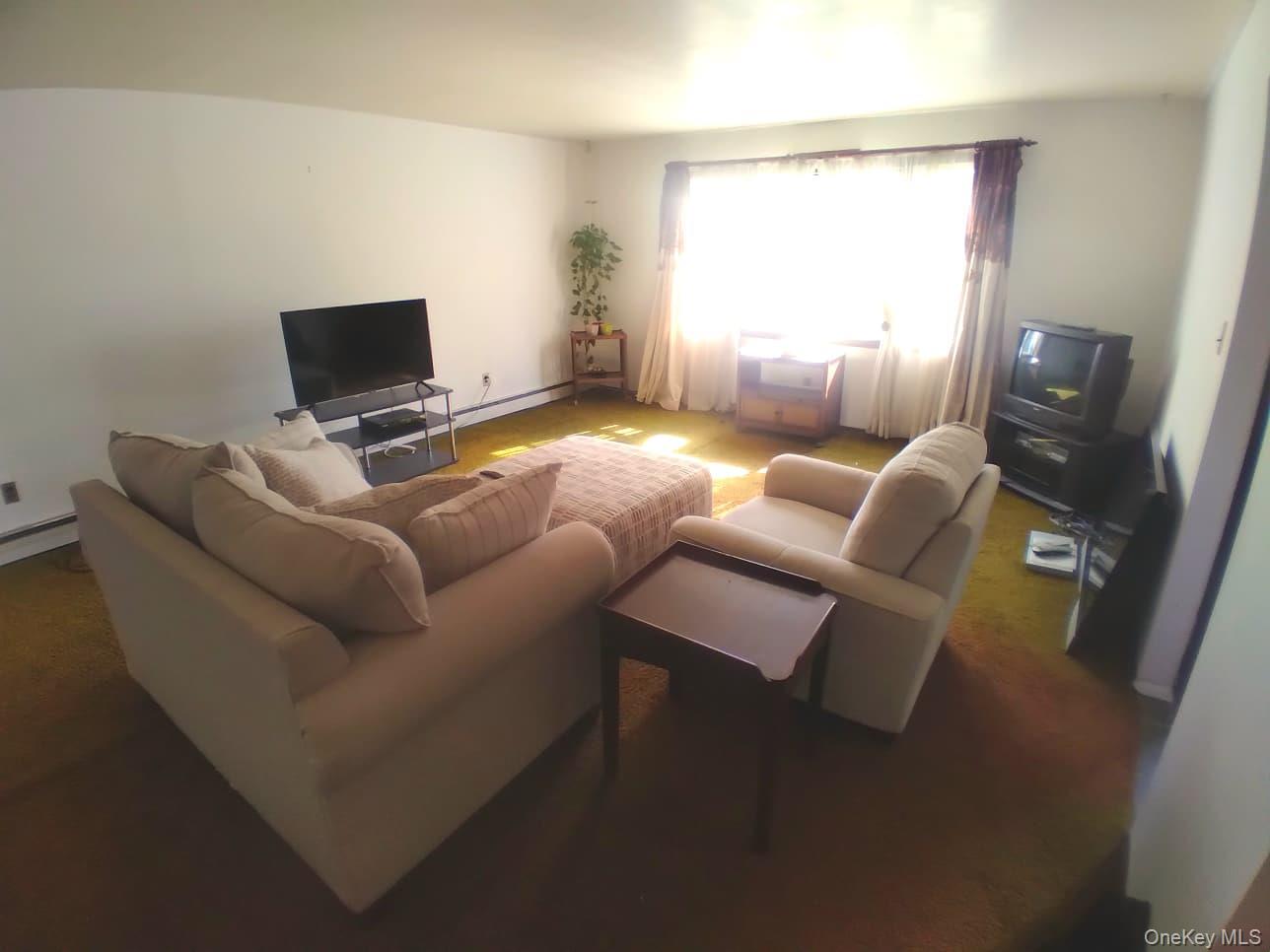 #9 photo, 28 Cross Street, Locust Valley , NY 11560