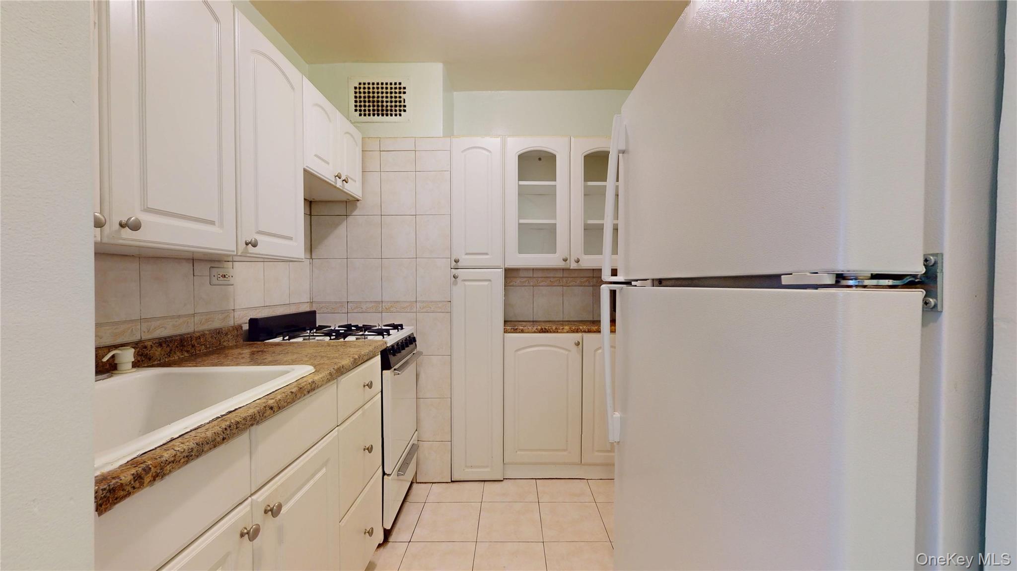 #10 photo, 99-10 60th Avenue, クイーンズ区 Corona , NY 11368