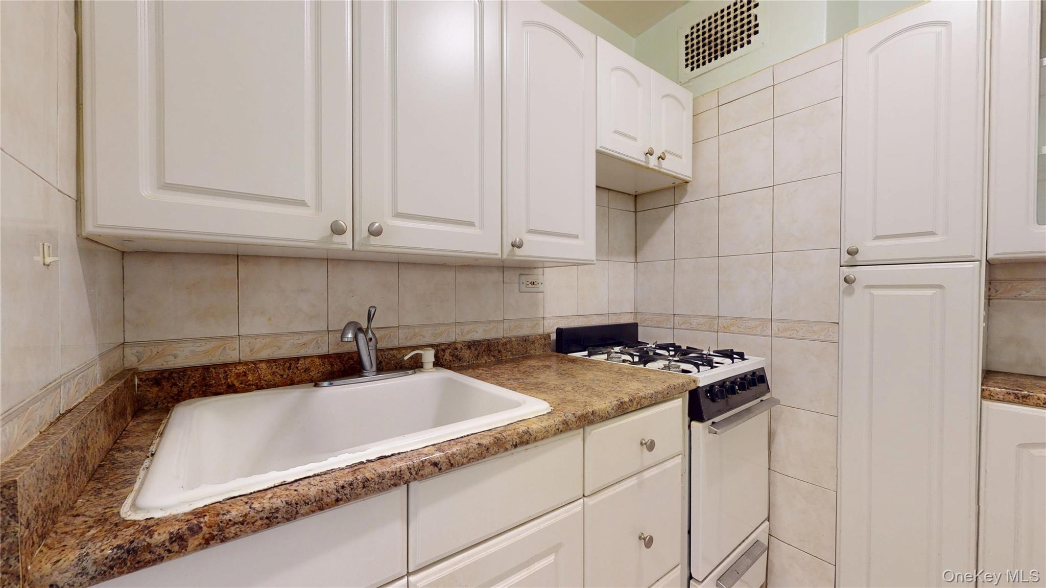 #11 photo, 99-10 60th Avenue, クイーンズ区 Corona , NY 11368