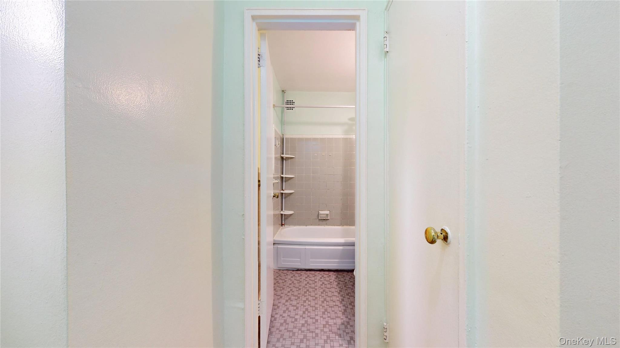 #14 photo, 99-10 60th Avenue, クイーンズ区 Corona , NY 11368