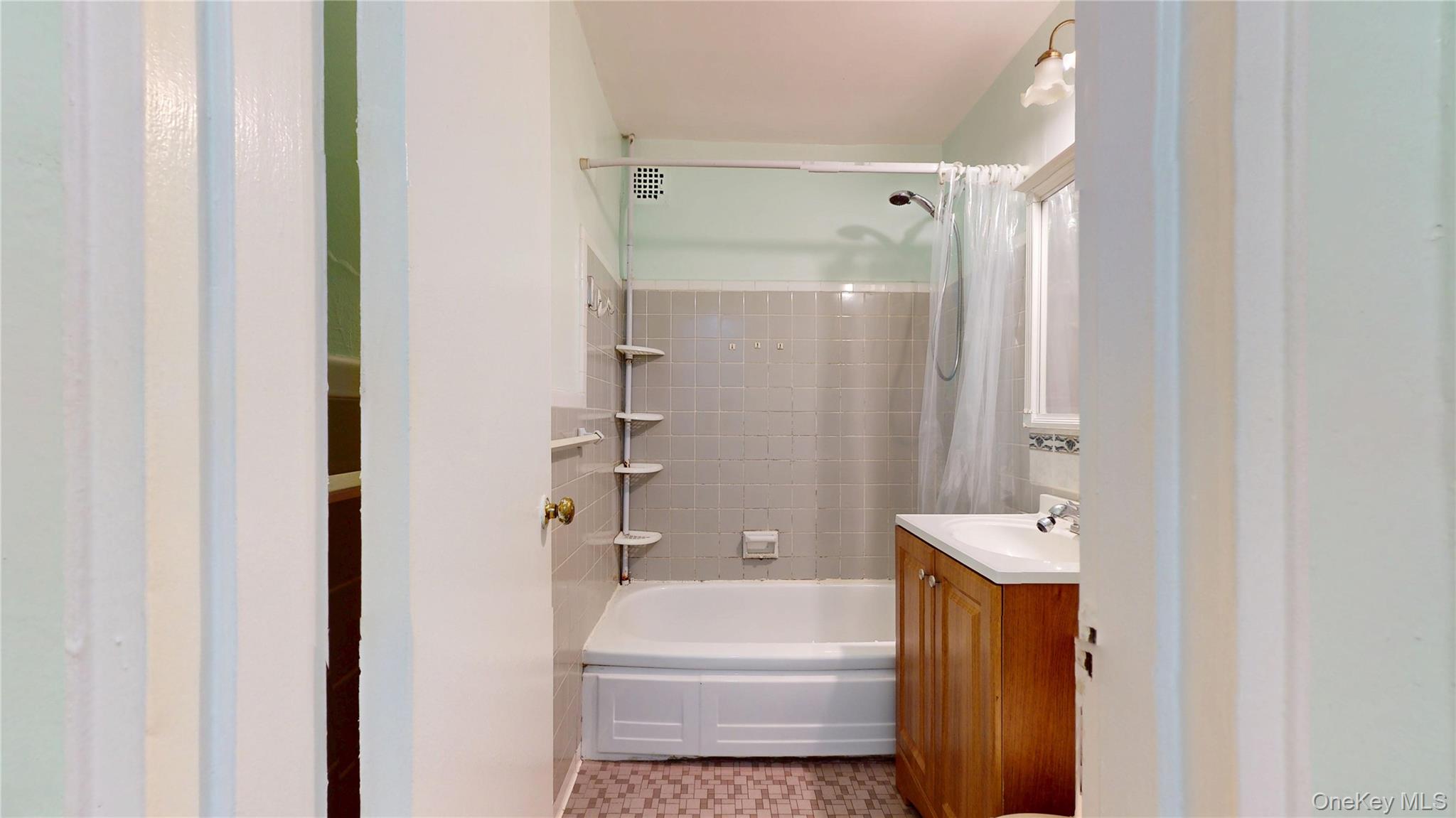 #15 photo, 99-10 60th Avenue, クイーンズ区 Corona , NY 11368