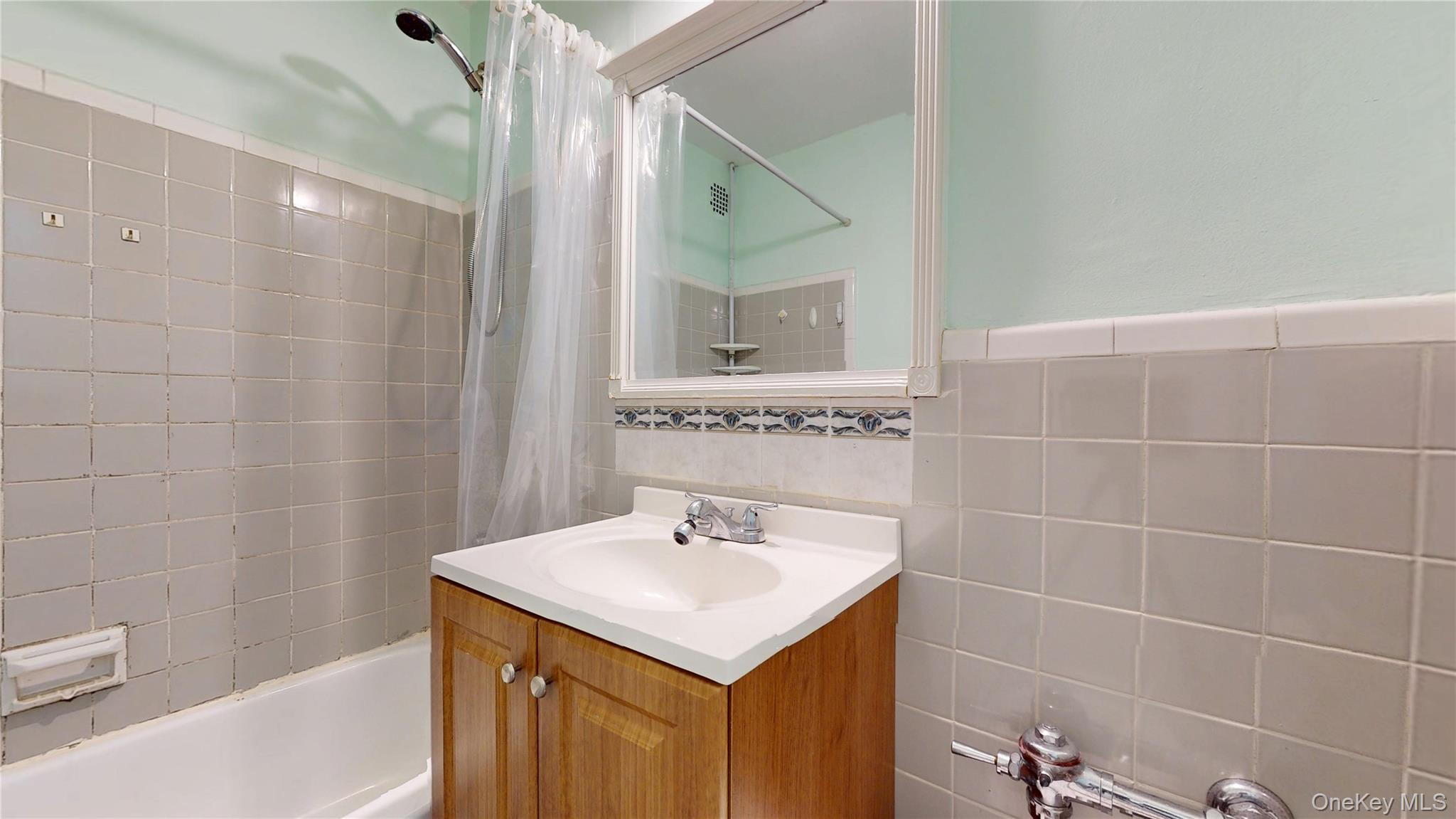 #16 photo, 99-10 60th Avenue, クイーンズ区 Corona , NY 11368