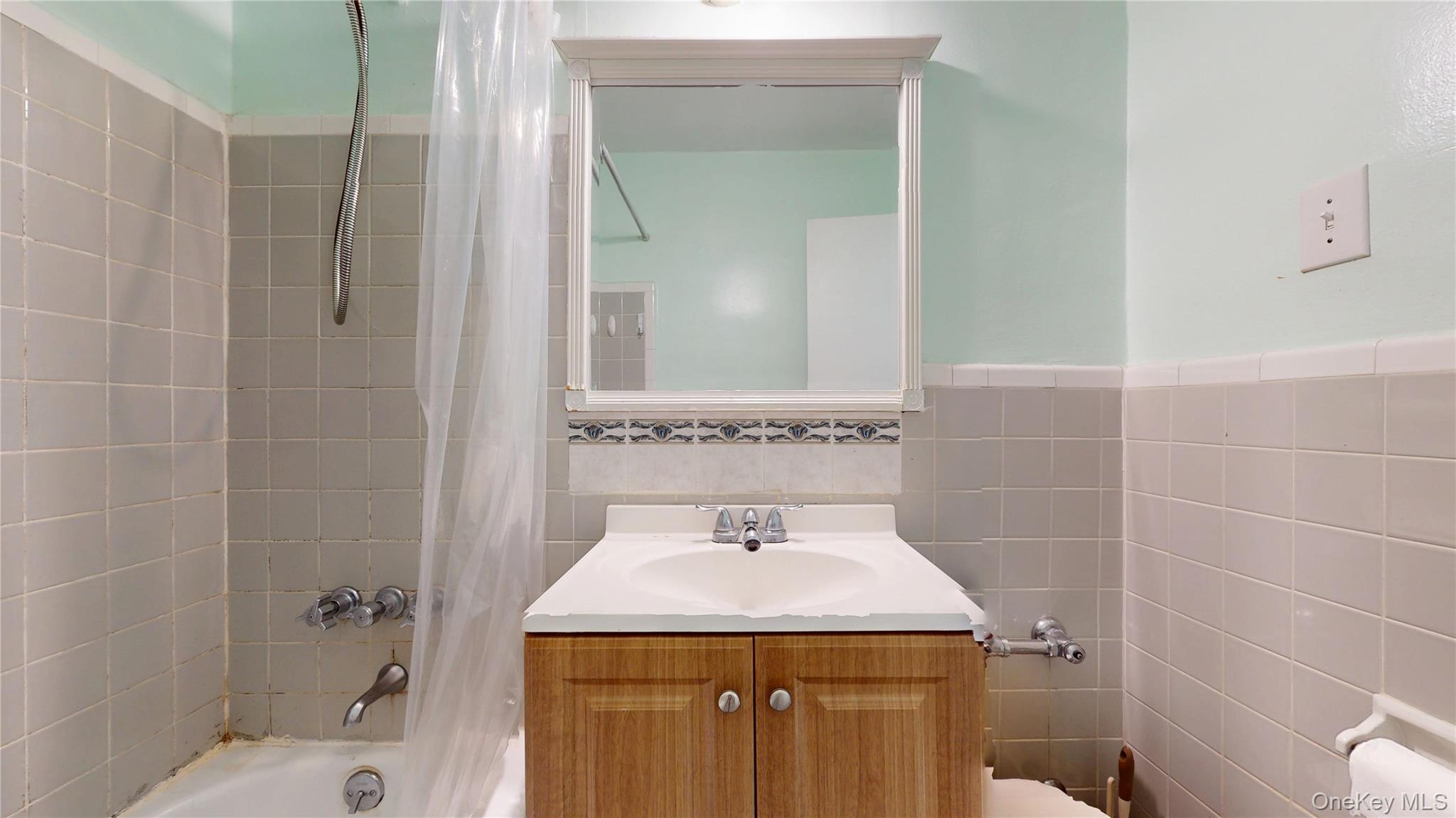 #17 photo, 99-10 60th Avenue, クイーンズ区 Corona , NY 11368