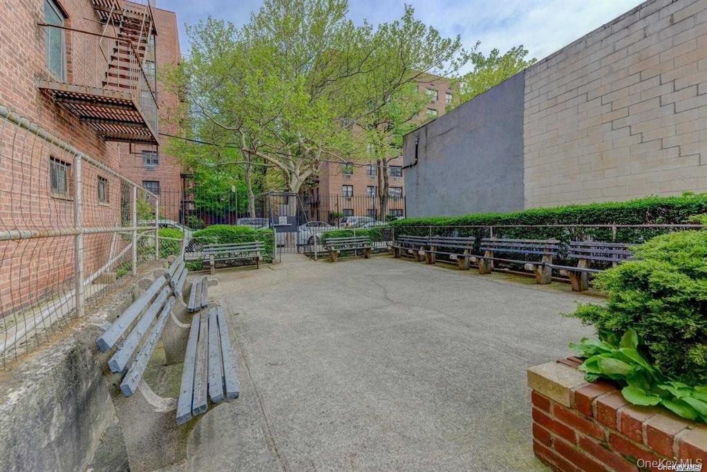 #19 photo, 99-10 60th Avenue, クイーンズ区 Corona , NY 11368