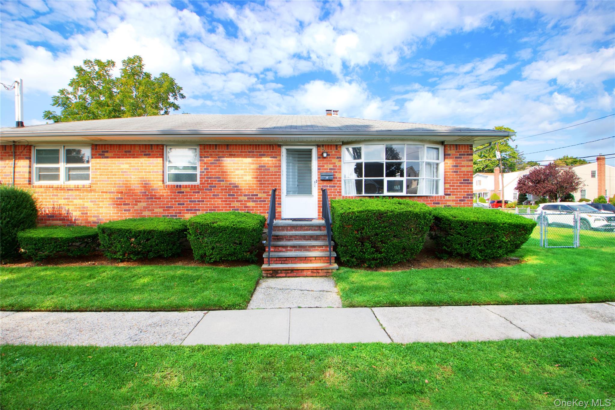 #1 photo, 217 Wellington Road, ناسو Garden City South , NY 11530