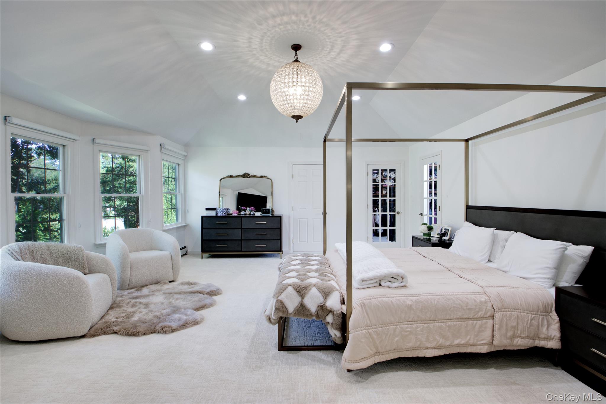 #17 photo, 39 Squirrel Hill Road, East Hills , NY 11577