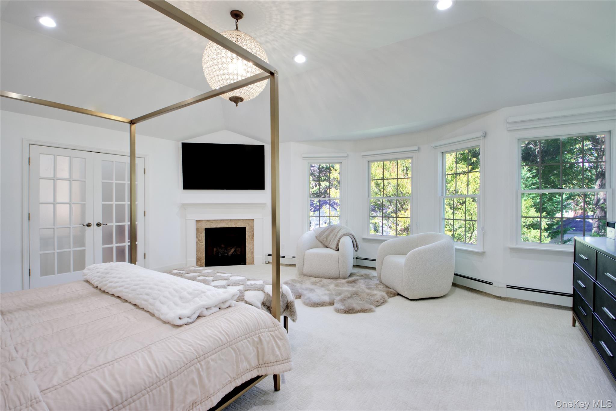 #18 photo, 39 Squirrel Hill Road, East Hills , NY 11577