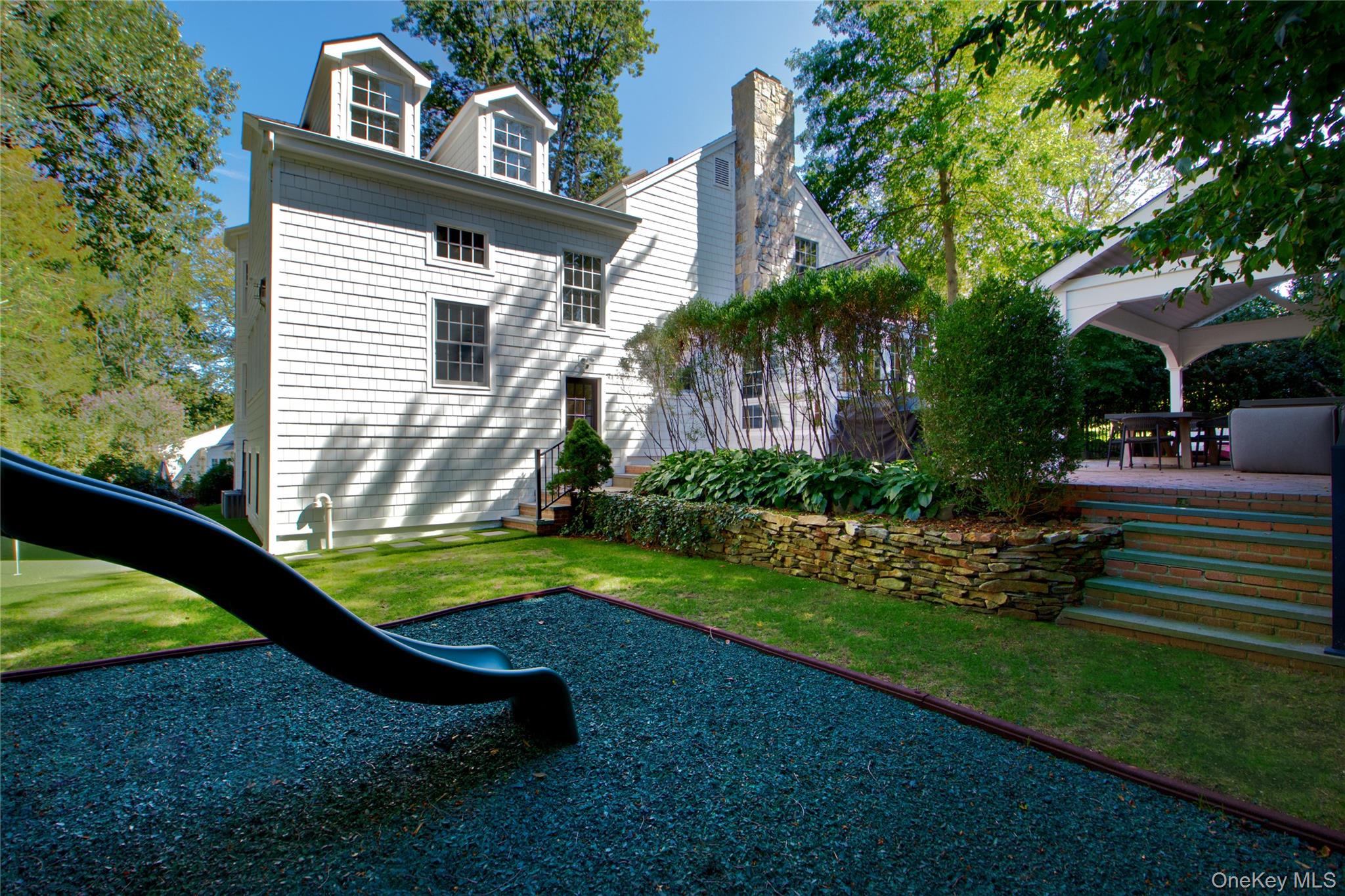 #2 photo, 39 Squirrel Hill Road, East Hills , NY 11577