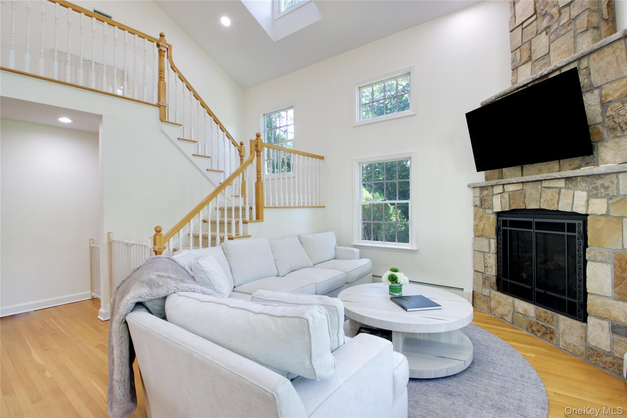 #7 photo, 39 Squirrel Hill Road, East Hills , NY 11577