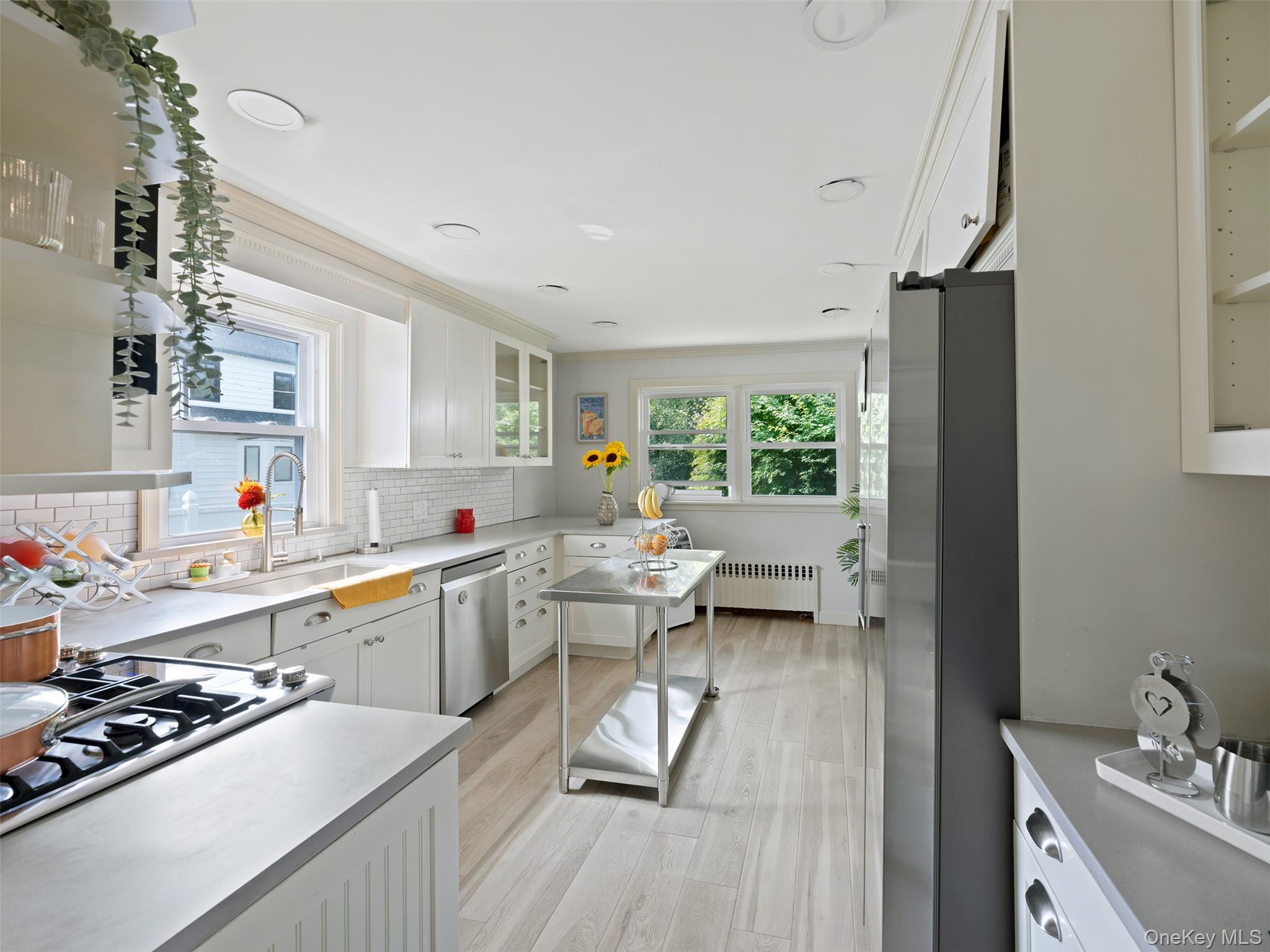 #13 photo, 215 N Brookside Avenue, नासाउ काउंटी Freeport , NY 11520