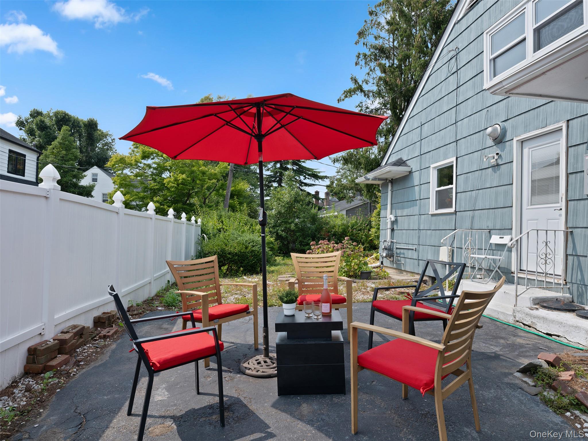 #14 photo, 215 N Brookside Avenue, नासाउ काउंटी Freeport , NY 11520