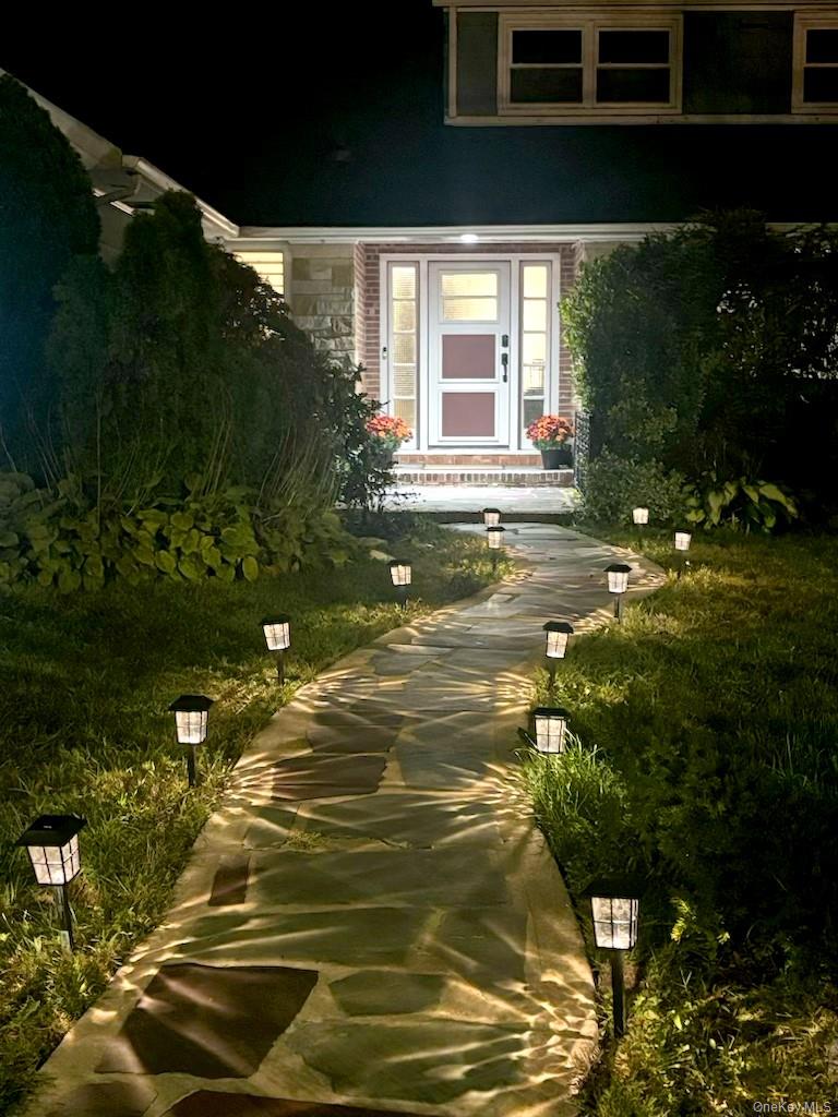 #17 photo, 215 N Brookside Avenue, नासाउ काउंटी Freeport , NY 11520