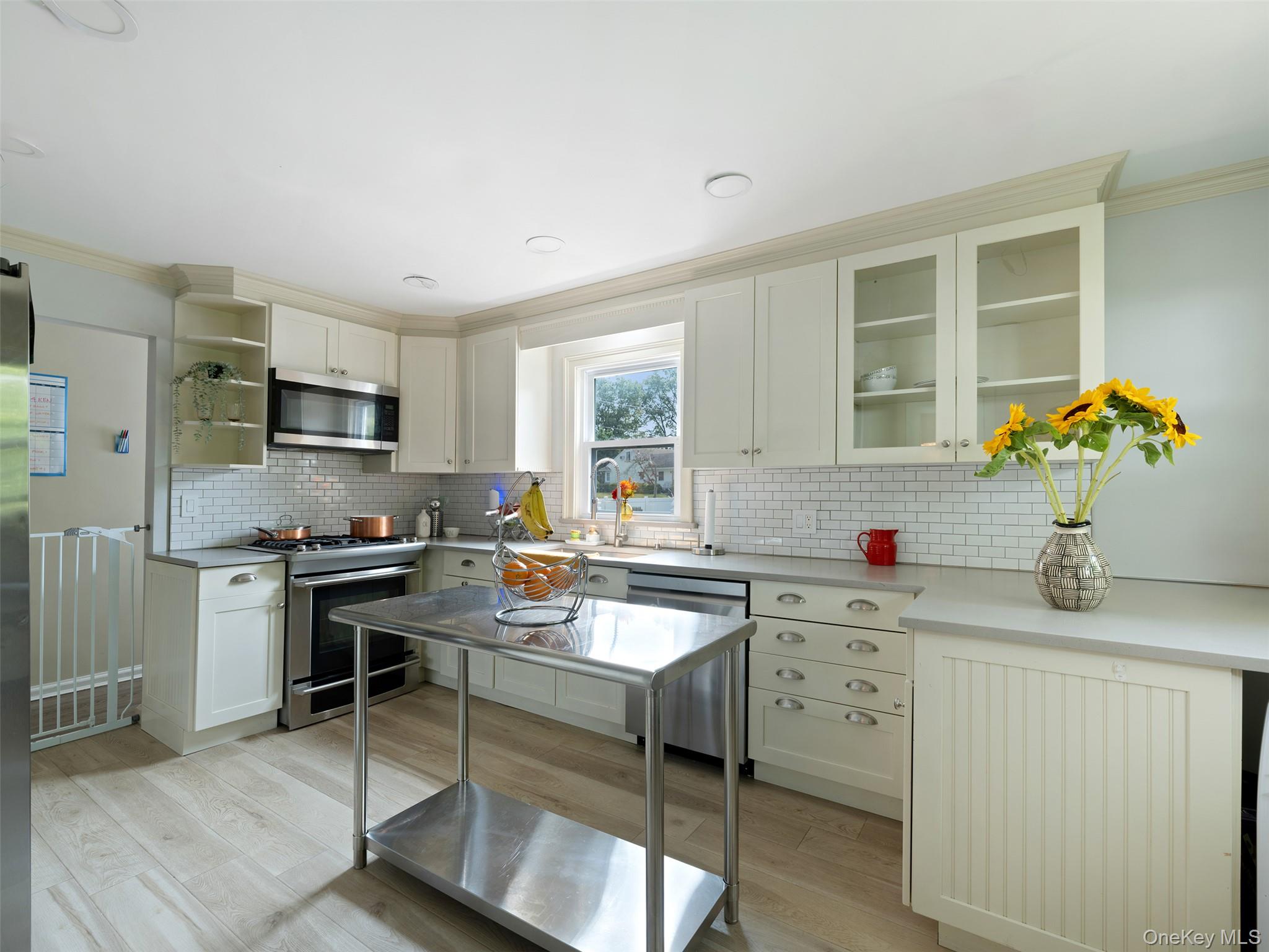 #2 photo, 215 N Brookside Avenue, नासाउ काउंटी Freeport , NY 11520