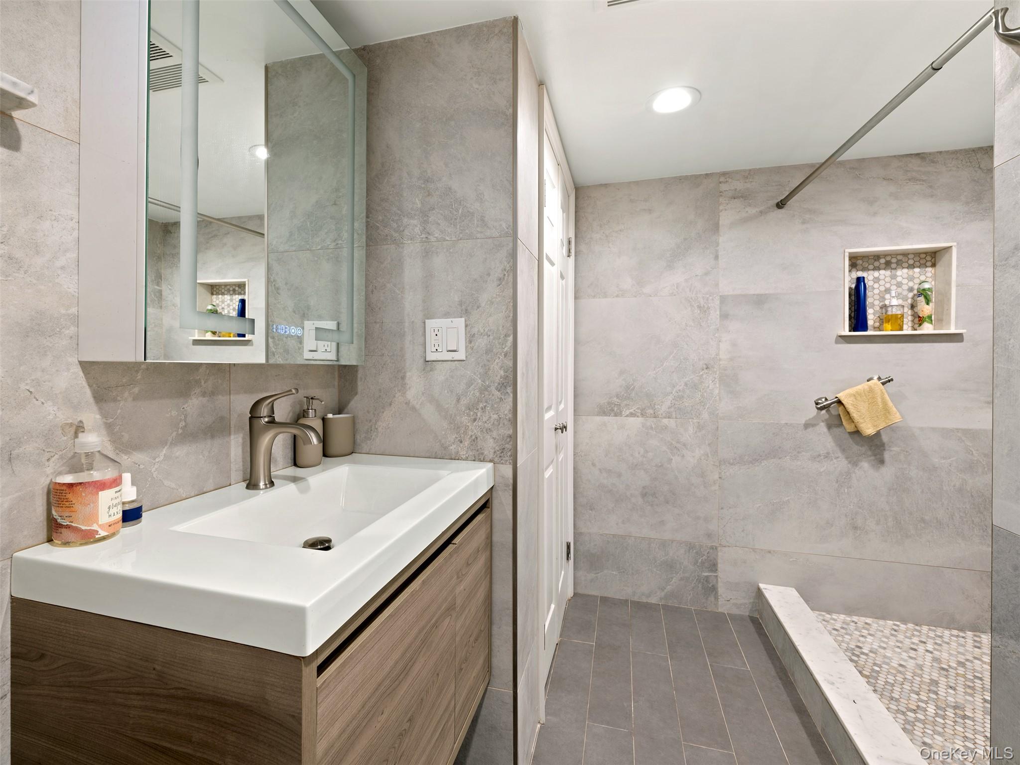 #7 photo, 215 N Brookside Avenue, नासाउ काउंटी Freeport , NY 11520