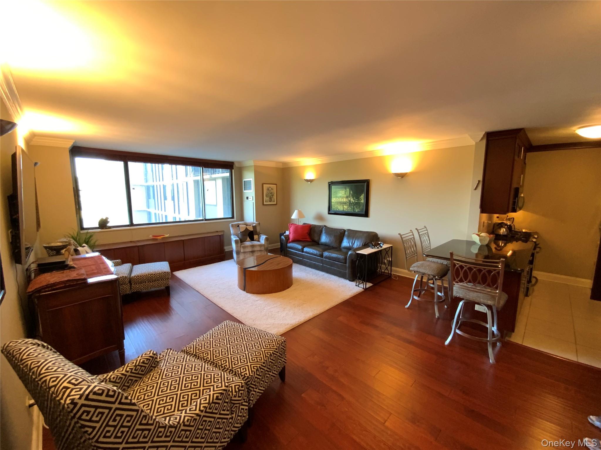 #2 photo, 26910 Grand Central Parkway, クイーンズ区 Floral Park , NY 11005