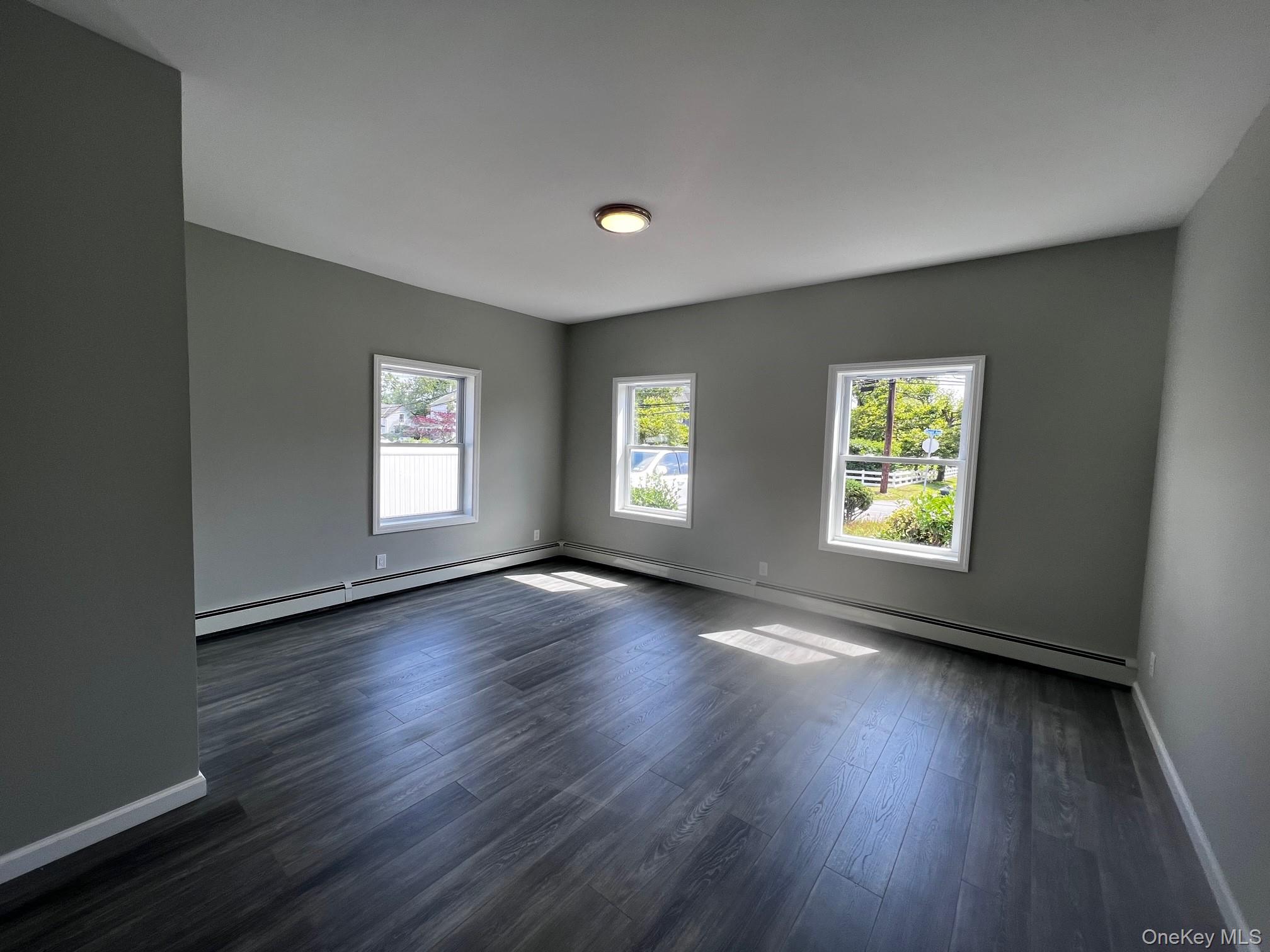 #1 photo, 80 Grant Avenue, サフォーク郡 Islip , NY 11751