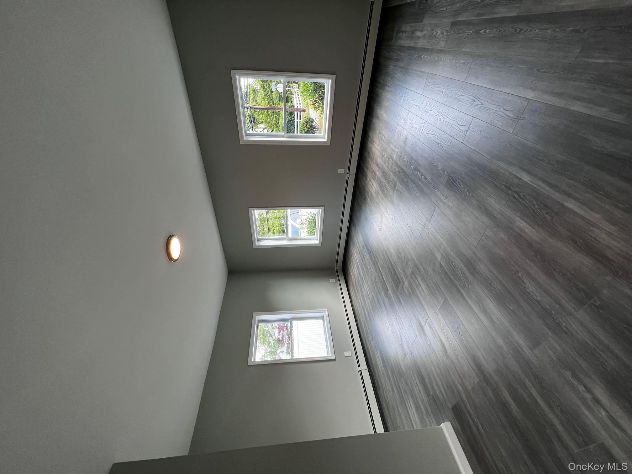 #14 photo, 80 Grant Avenue, サフォーク郡 Islip , NY 11751