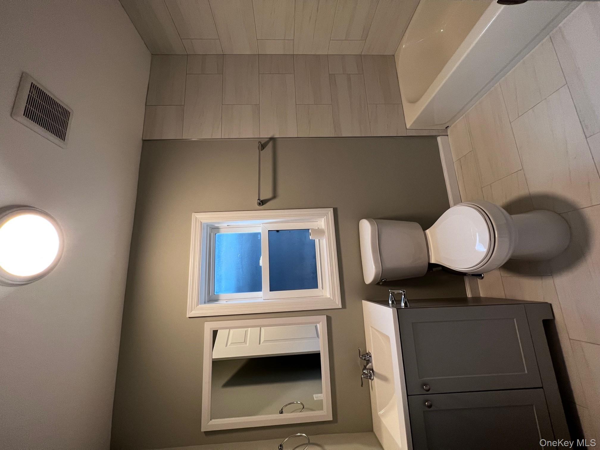 #6 photo, 80 Grant Avenue, サフォーク郡 Islip , NY 11751