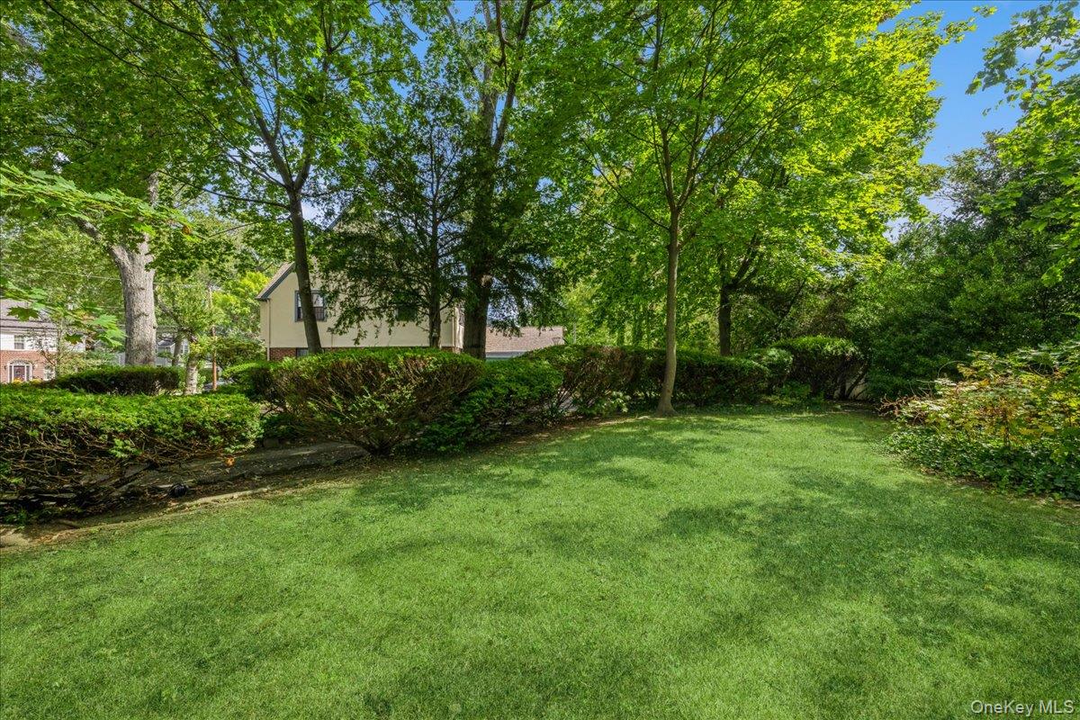 #14 photo, 187 Moore Avenue, Freeport , NY 11520