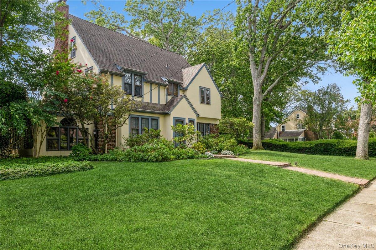 #4 photo, 187 Moore Avenue, Freeport , NY 11520