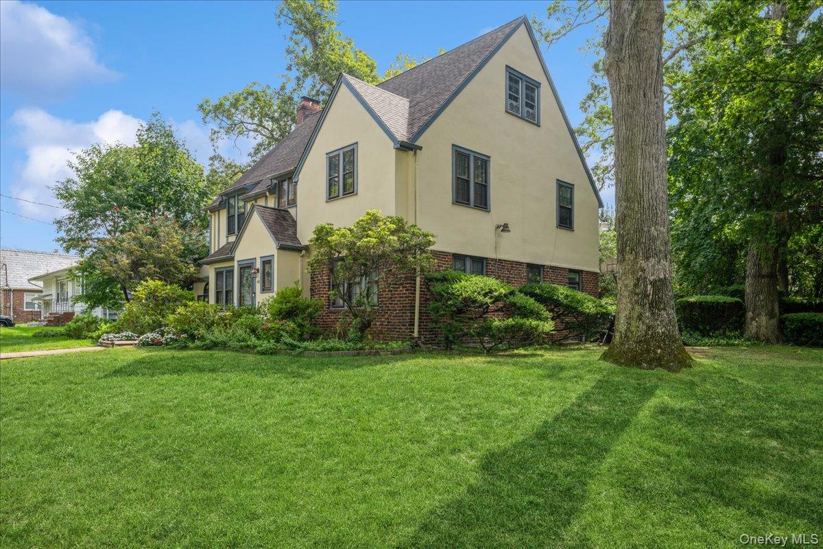 #6 photo, 187 Moore Avenue, Freeport , NY 11520