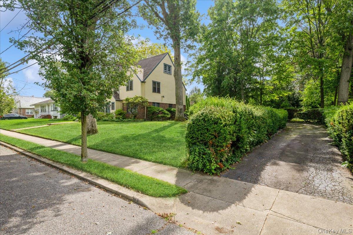 #8 photo, 187 Moore Avenue, Freeport , NY 11520