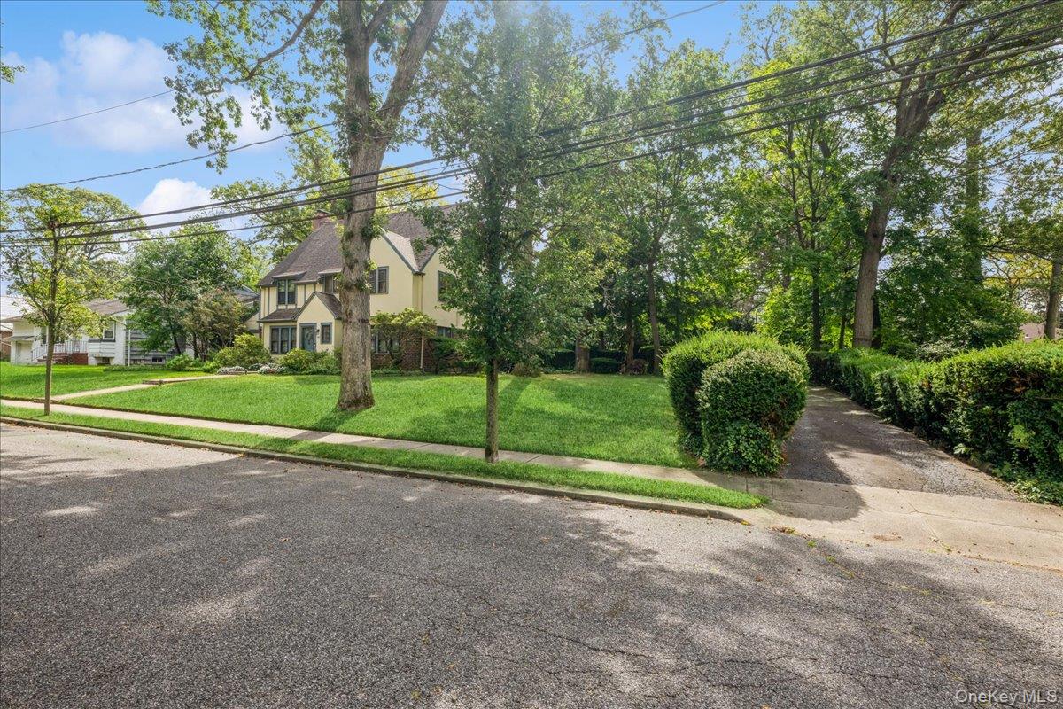 #9 photo, 187 Moore Avenue, Freeport , NY 11520