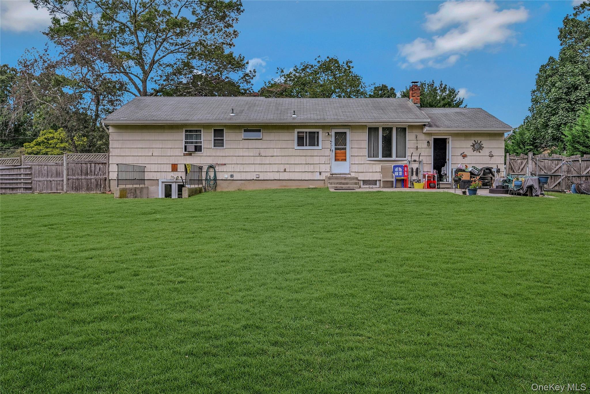 #7 photo, 293 Blake Avenue, Bohemia , NY 11716