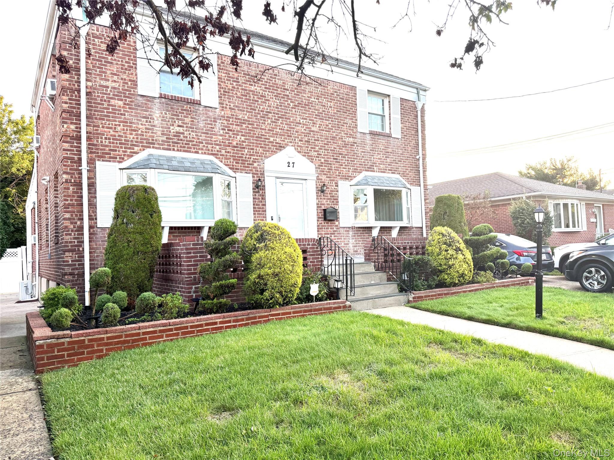 #1 photo, 27 Victor Street, नासाउ काउंटी Valley Stream , NY 11580