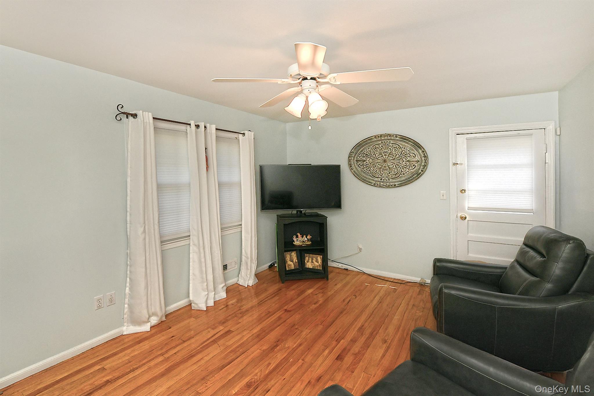 #19 photo, 4 Cranford Road, Plainview , NY 11803