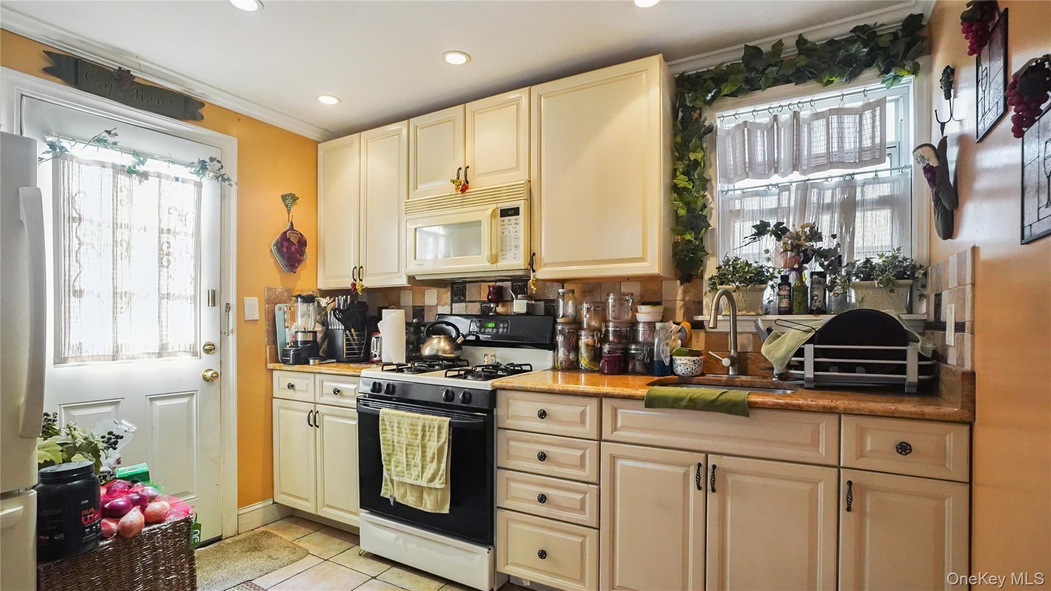 #7 photo, 11618 167th Street, Jamaica , NY 11434