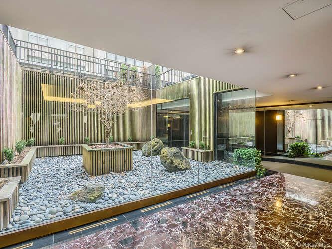 #4 photo, 225 E 57th Street, New York (Manhattan) , NY 10022