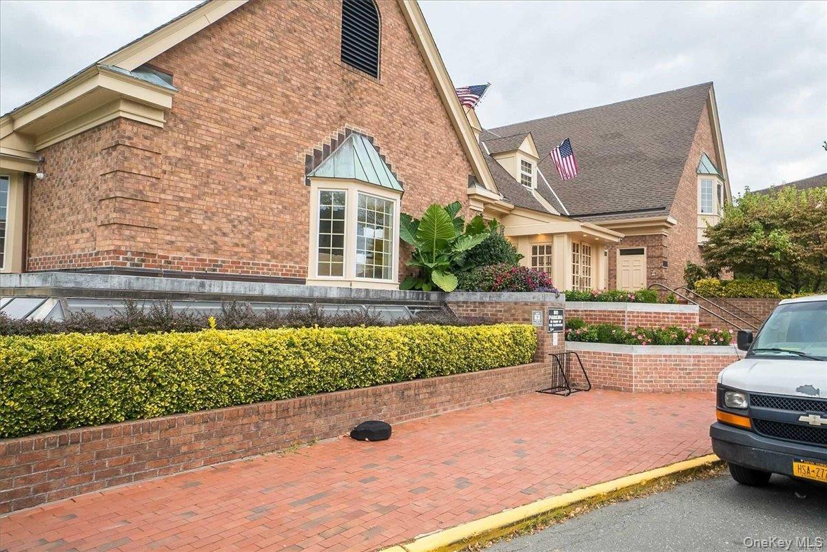 #19 photo, 208-06 Robert Road, Bayside , NY 11360