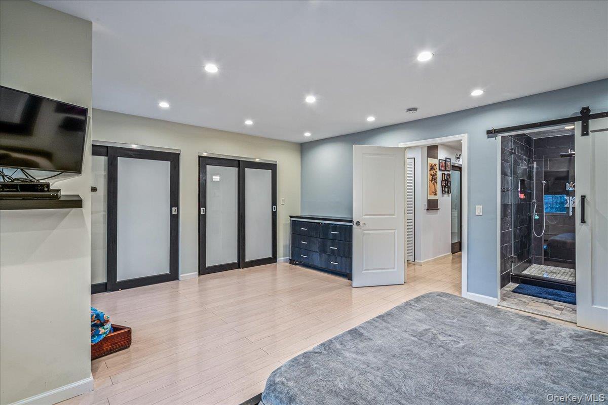 #4 photo, 208-06 Robert Road, Bayside , NY 11360